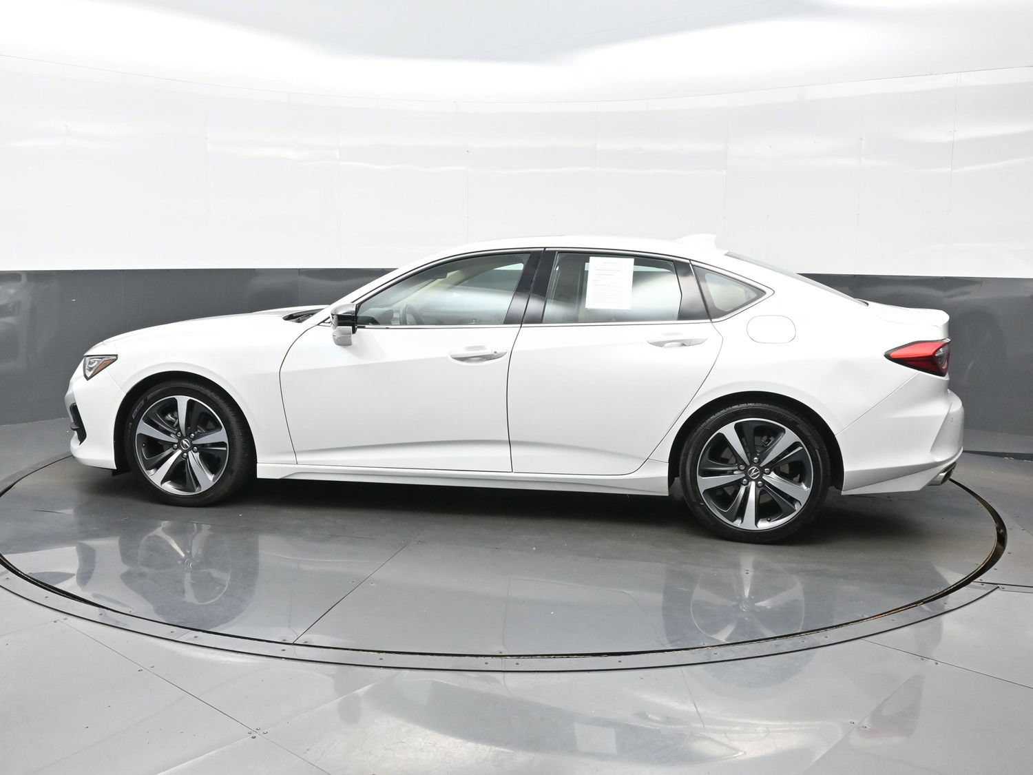 Used 2024 Acura TLX w/ Technology Package FWD image 4
