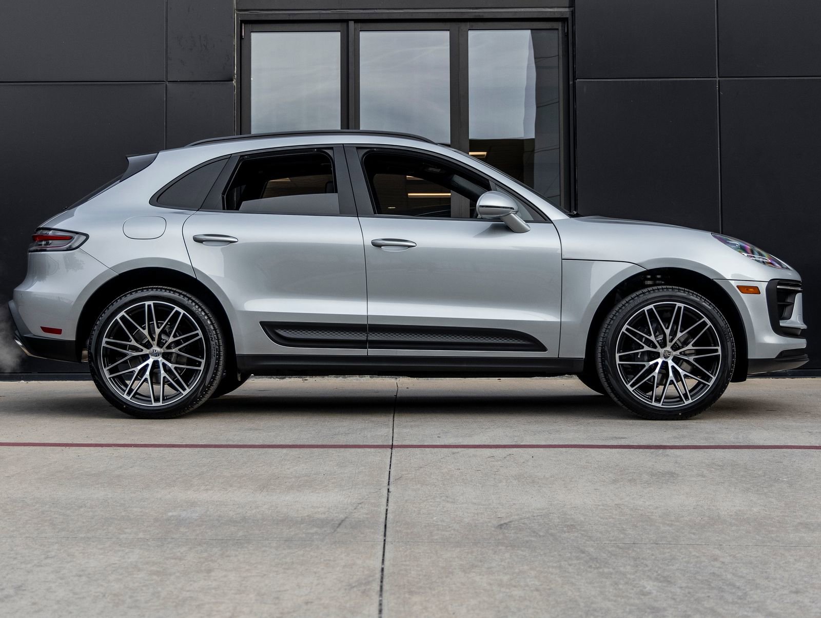 Certified 2026 Porsche Macan AWD/4WD image 12