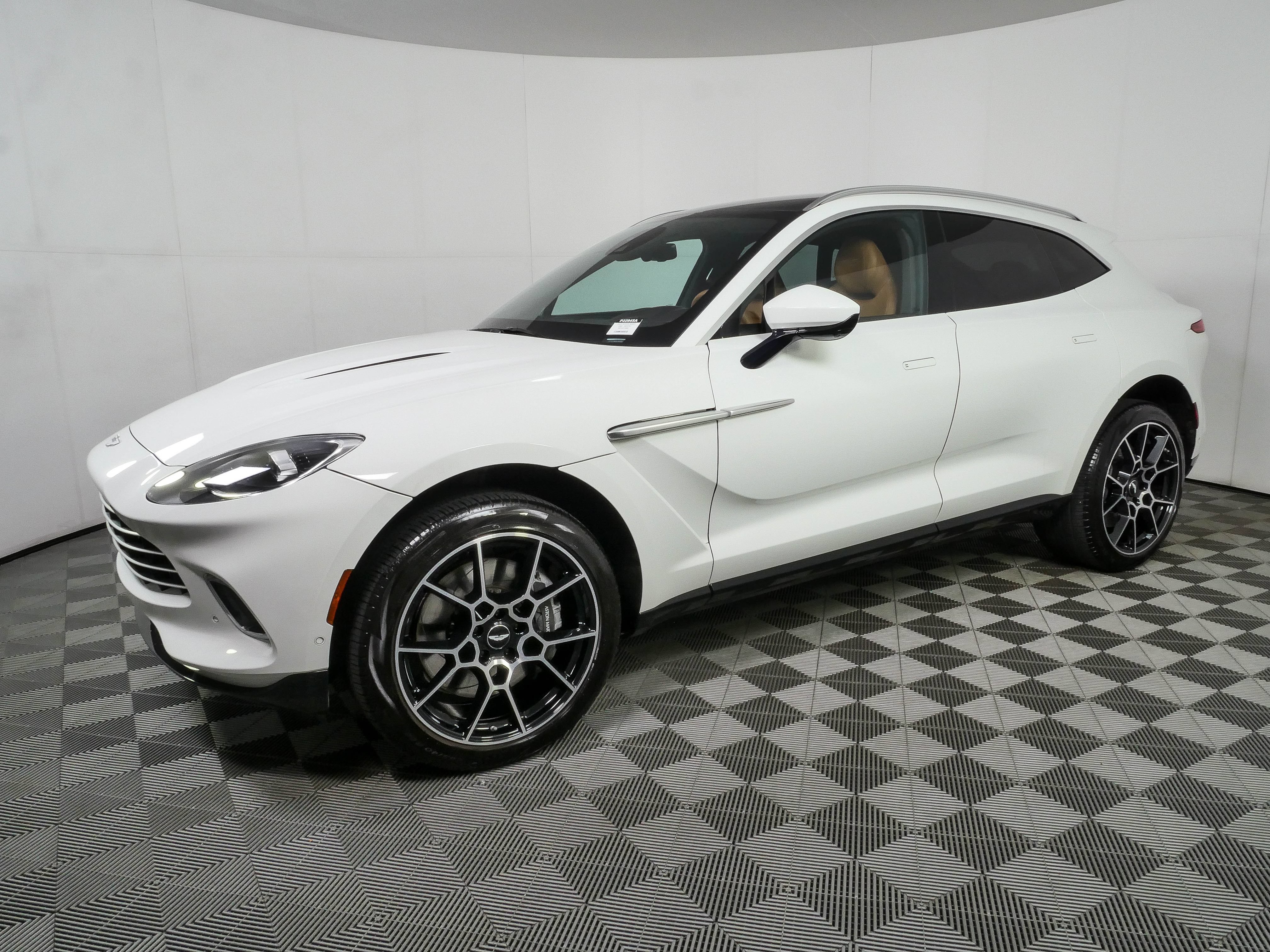 Used 2021 Aston Martin DBX AWD/4WD image 2