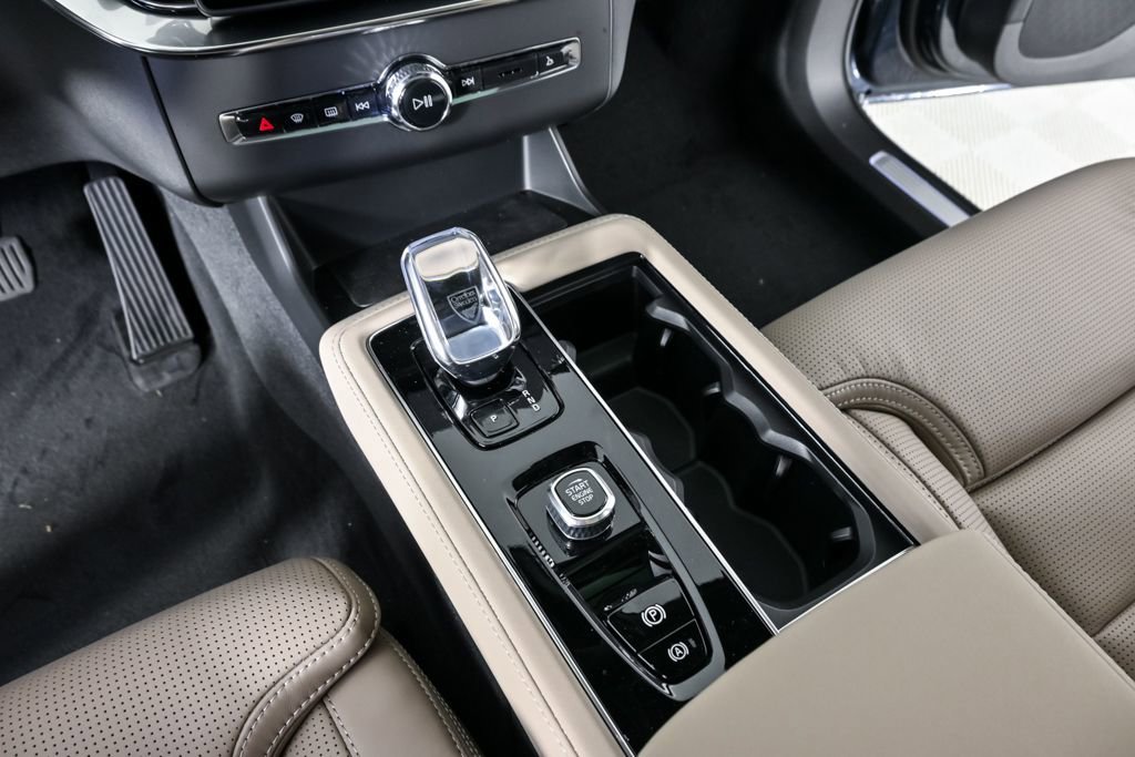 New 2026 Volvo XC90 T8 Ultra w/ Protection Package Premier image 17