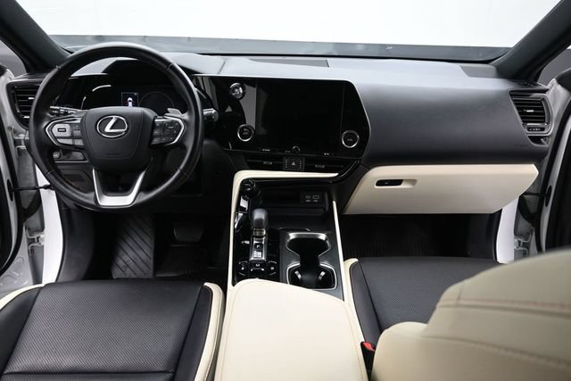 Used 2024 Lexus NX 250 FWD w/ Towing Package (2000 Lbs) image 12