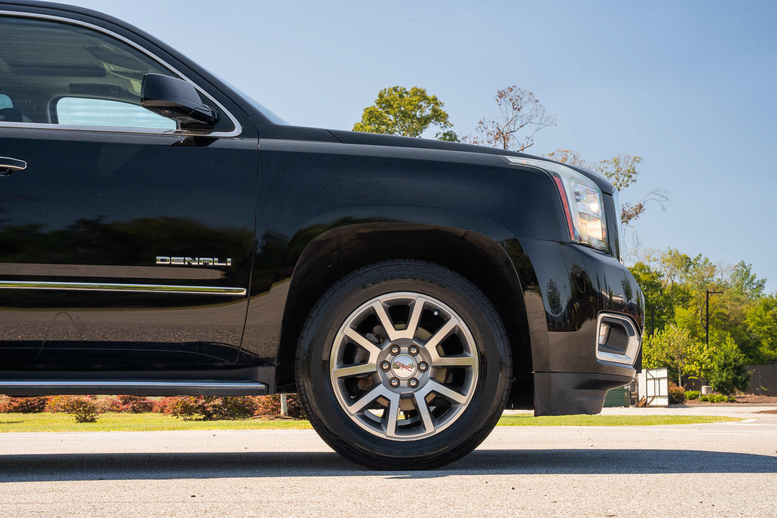 Used 2018 GMC Yukon XL Denali w/ Open Road Package AWD/4WD image 11