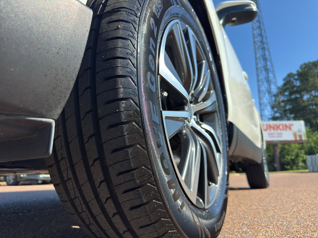 Used 2022 Toyota Venza LE image 9