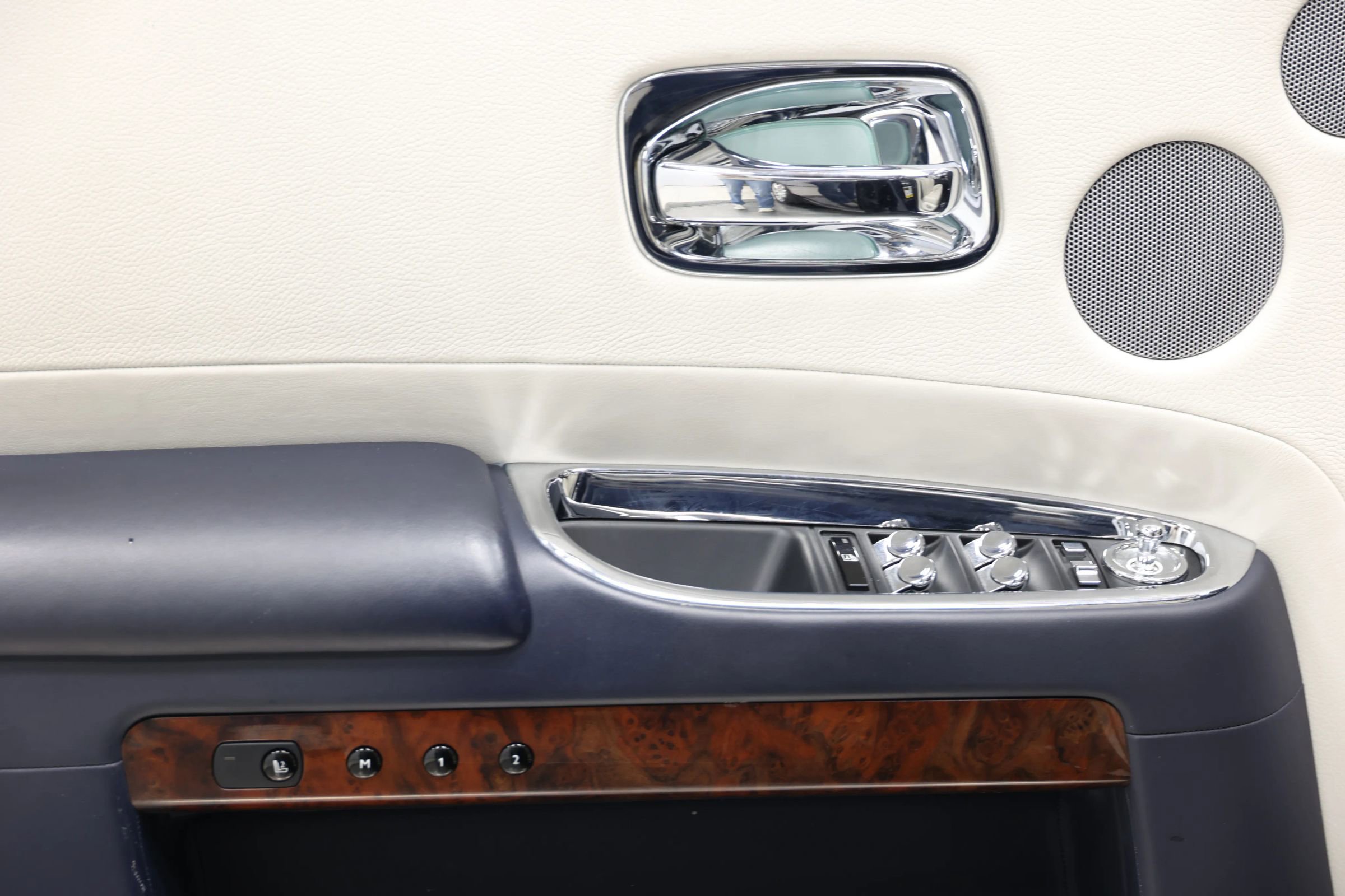 Used 2015 Rolls-Royce Ghost image 13