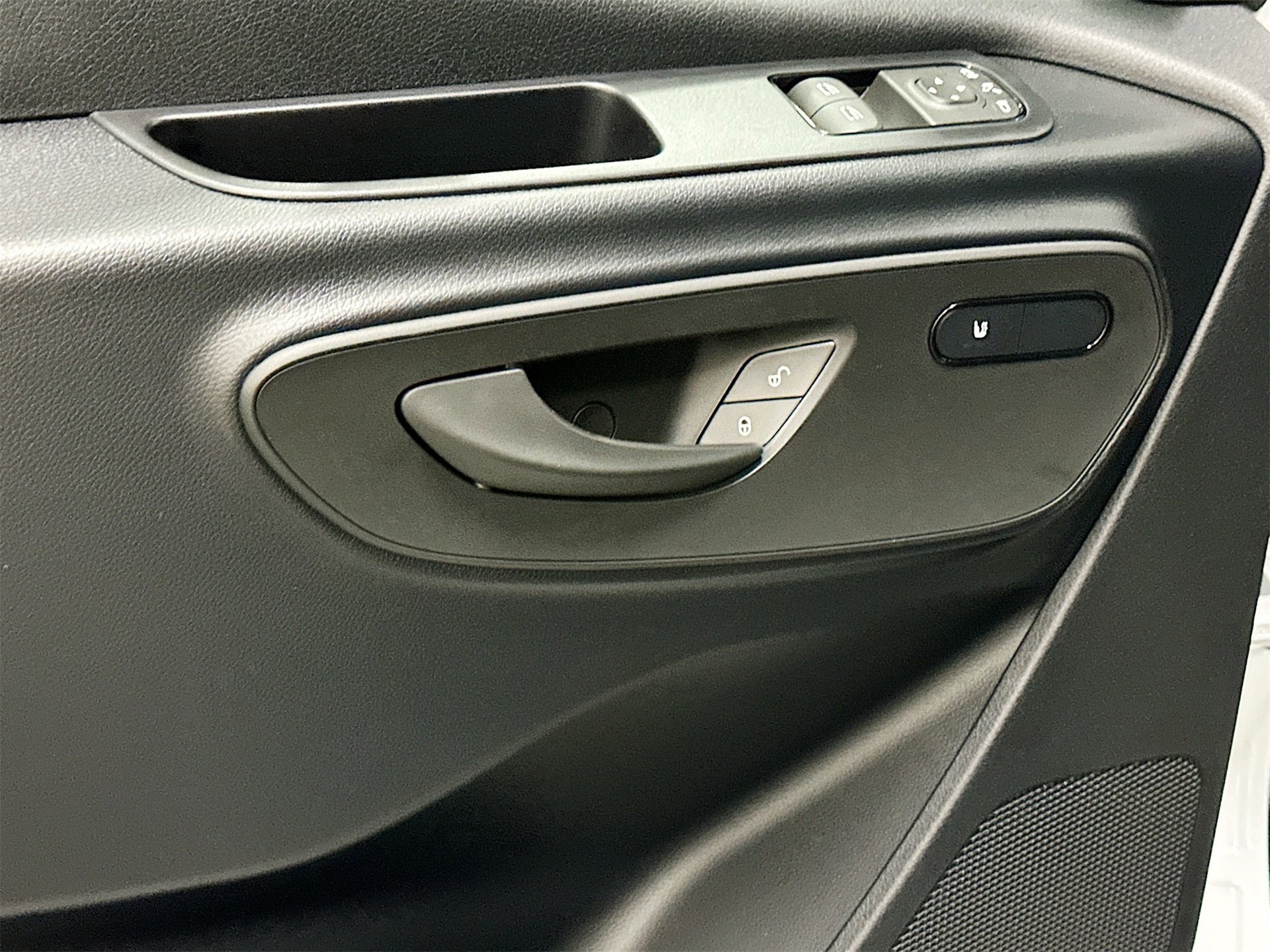 Used 2025 Mercedes-Benz Sprinter 2500 image 18