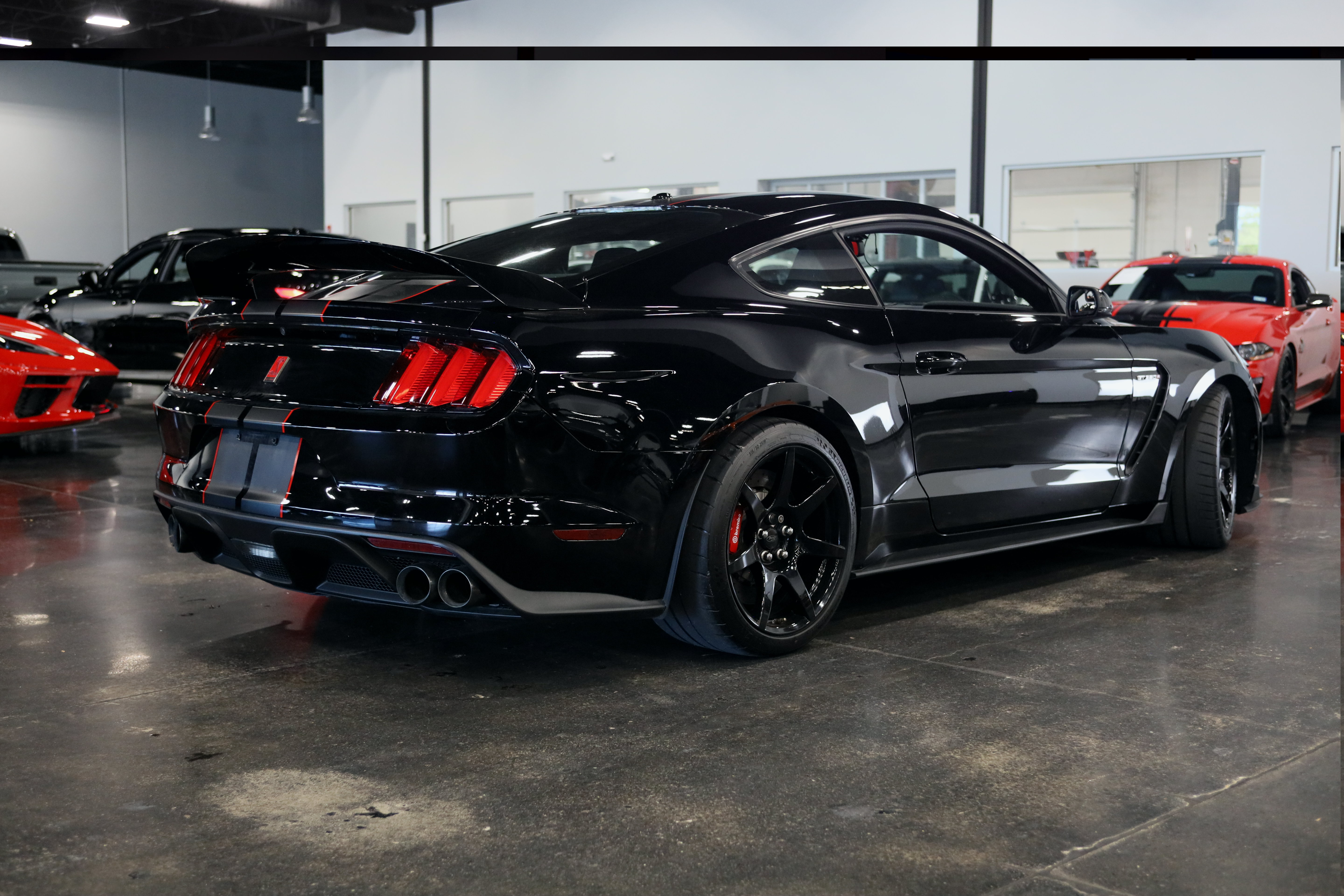 Used 2017 Ford Mustang Shelby GT350R w/ GT350R Equipment Group 920A RWD image 6