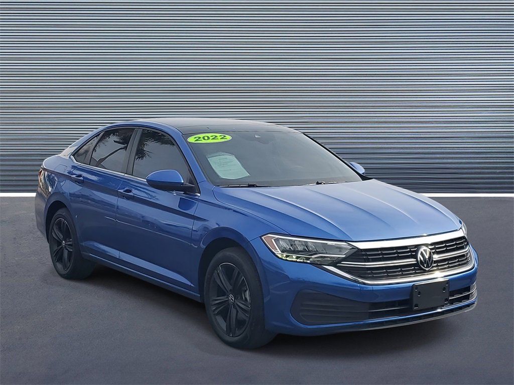 Used 2022 Volkswagen Jetta SE image 2