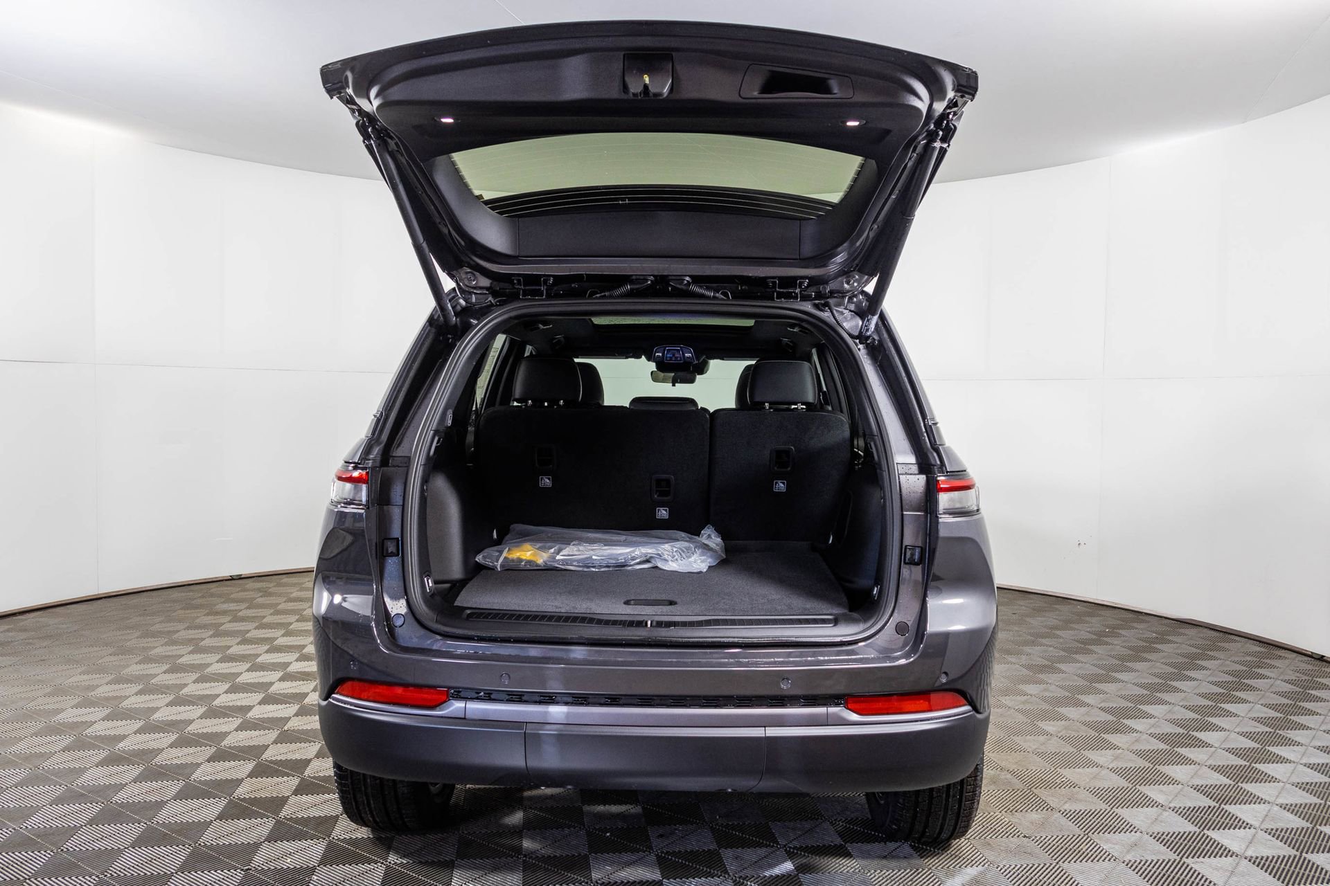 New 2026 Jeep Grand Cherokee Limited image 40