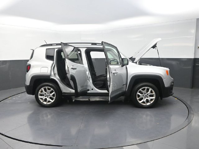 Used 2017 Jeep Renegade Latitude w/ Cold Weather Group AWD/4WD image 46
