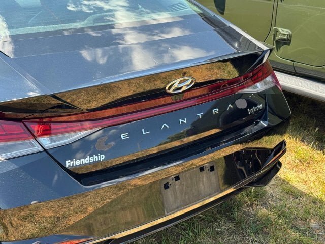 Used 2023 Hyundai Elantra Limited FWD image 21