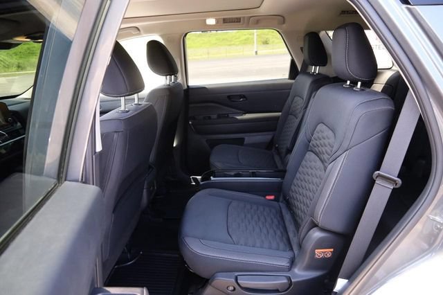 Certified 2025 Nissan Pathfinder SV w/ SV Premium Package FWD image 11