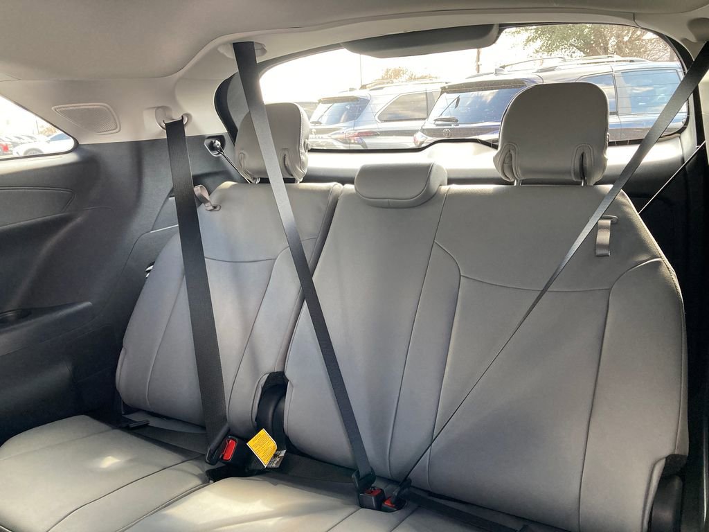 New 2026 Toyota Sienna XLE FWD image 4