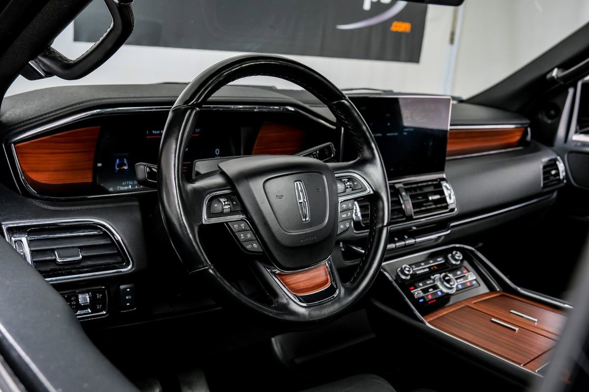 Used 2024 Lincoln Navigator Reserve image 11
