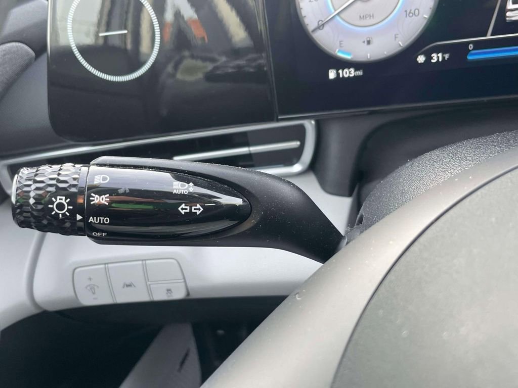 Used 2023 Hyundai Elantra Limited image 24