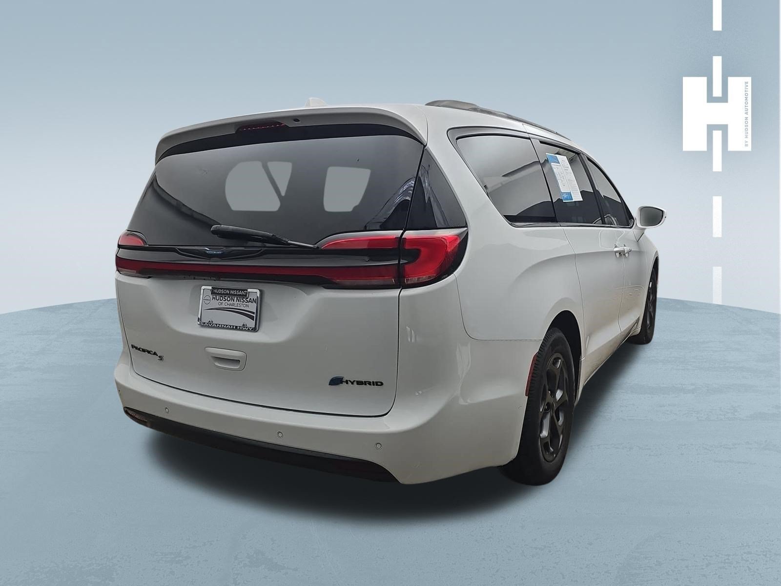 Used 2021 Chrysler Pacifica Limited w/ Uconnect Theater Family Group FWD image 4