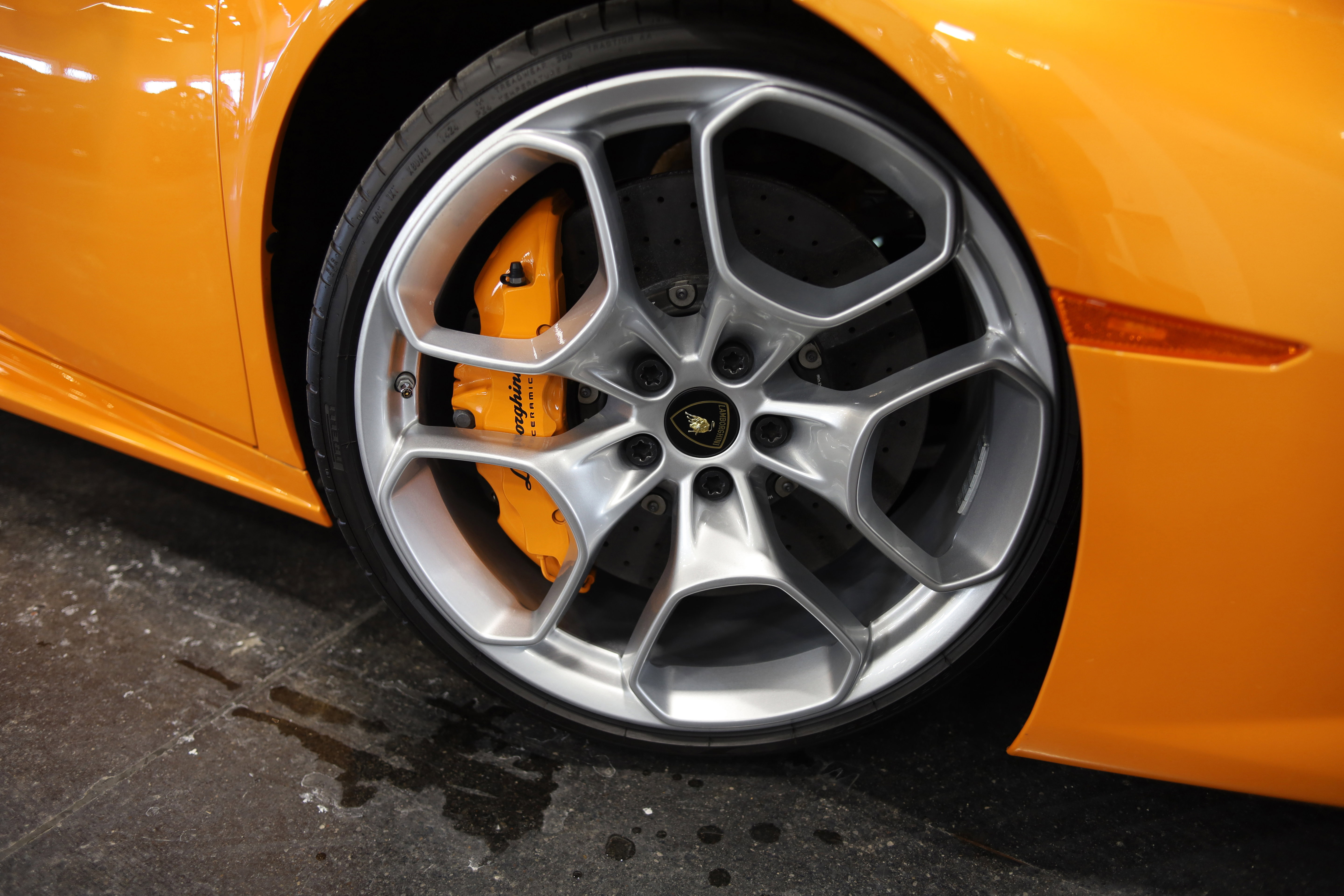 Used 2016 Lamborghini Huracan LP 610-4 image 9