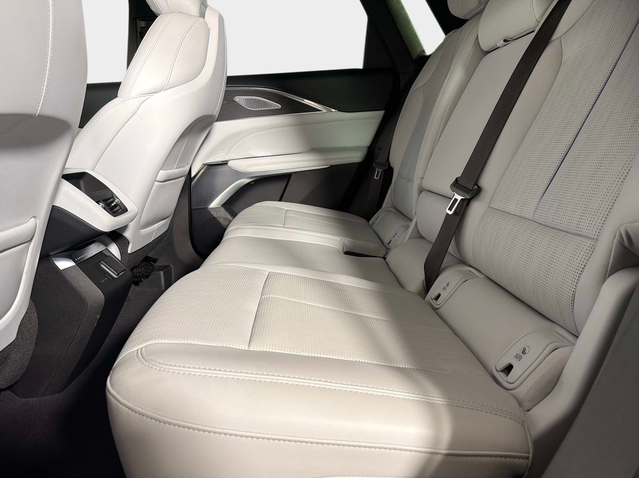 Used 2024 Cadillac Lyriq Luxury RWD image 31