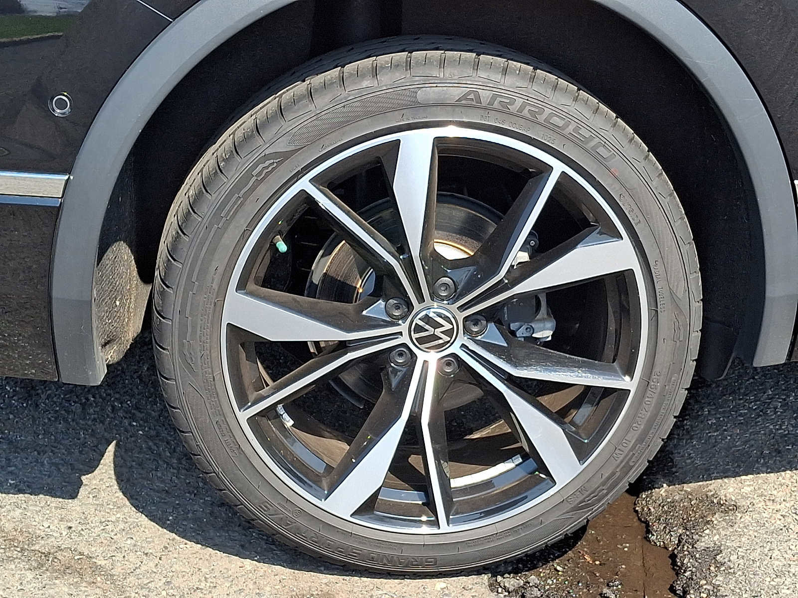 Certified 2023 Volkswagen Tiguan SEL R-Line image 7