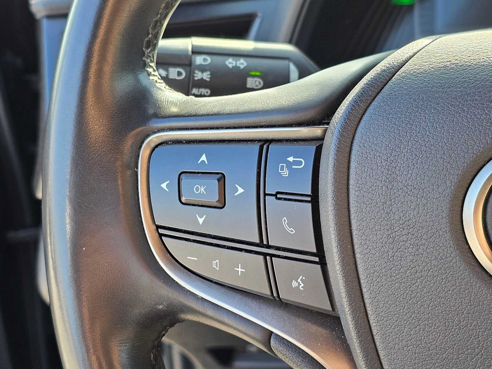 Used 2023 Lexus UX 250h FWD w/ Accessory Package (Z2) image 28