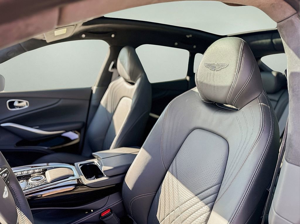 Used 2024 Aston Martin DBX image 19