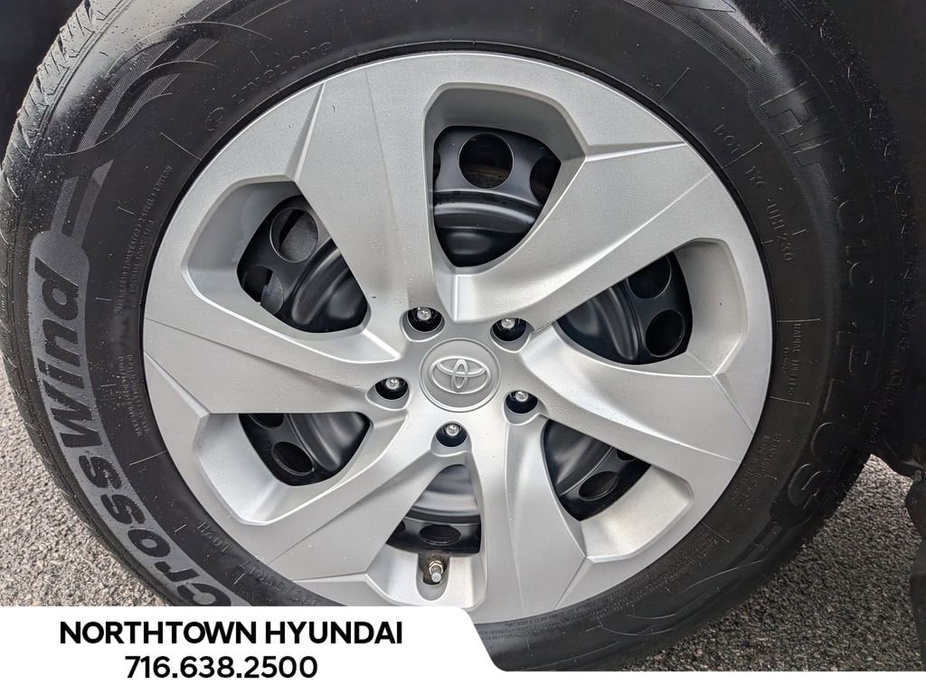Used 2021 Toyota RAV4 LE AWD/4WD image 38