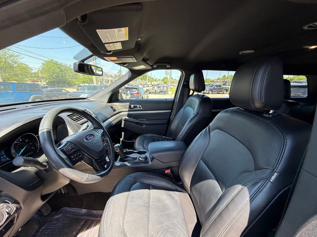 Used 2018 Ford Explorer XLT w/ Equipment Group 202A AWD/4WD image 12