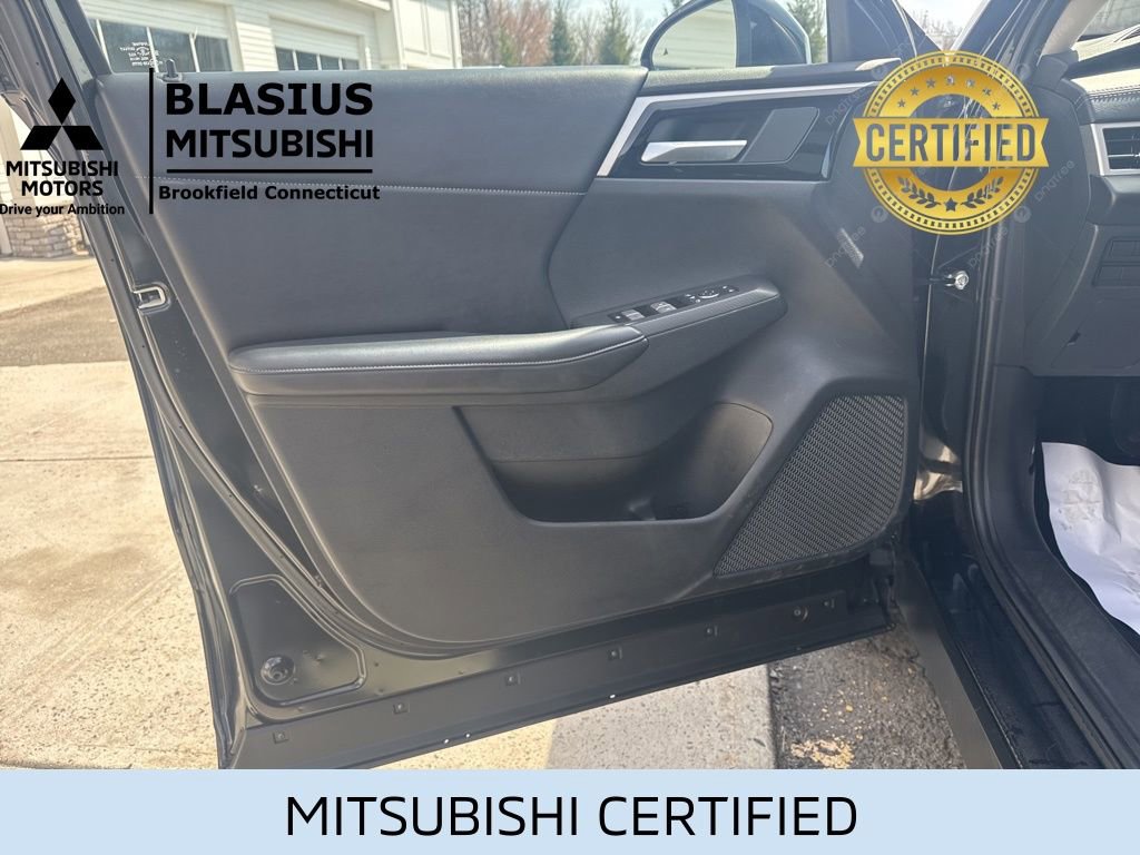 Used 2024 Mitsubishi Outlander 4WD Plug-In Hybrid image 13