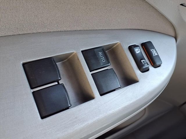 Used 2013 Toyota Corolla LE image 19