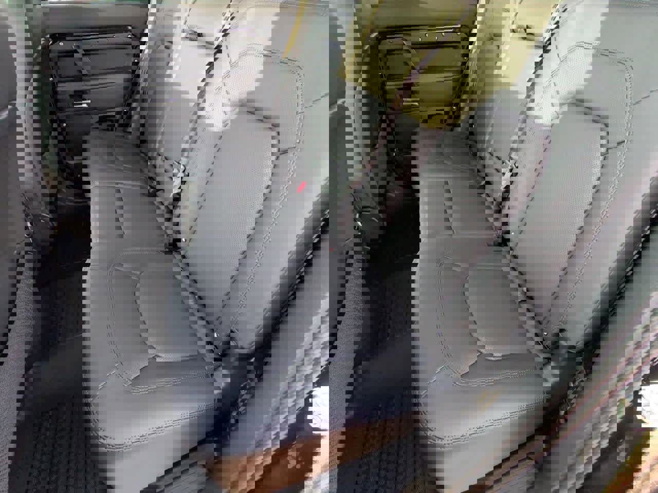 New 2026 Land Rover Defender 110 X-Dynamic SE image 20