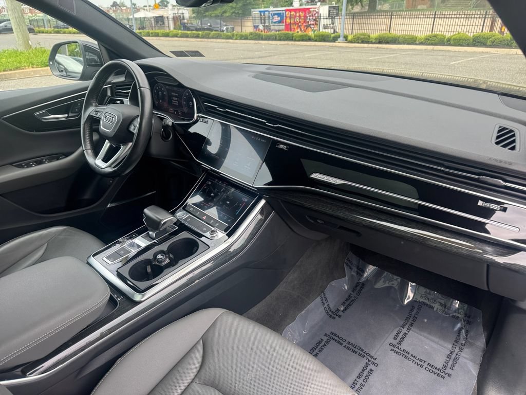 Used 2019 Audi Q8 Premium Plus w/ Premium Plus AWD/4WD image 16