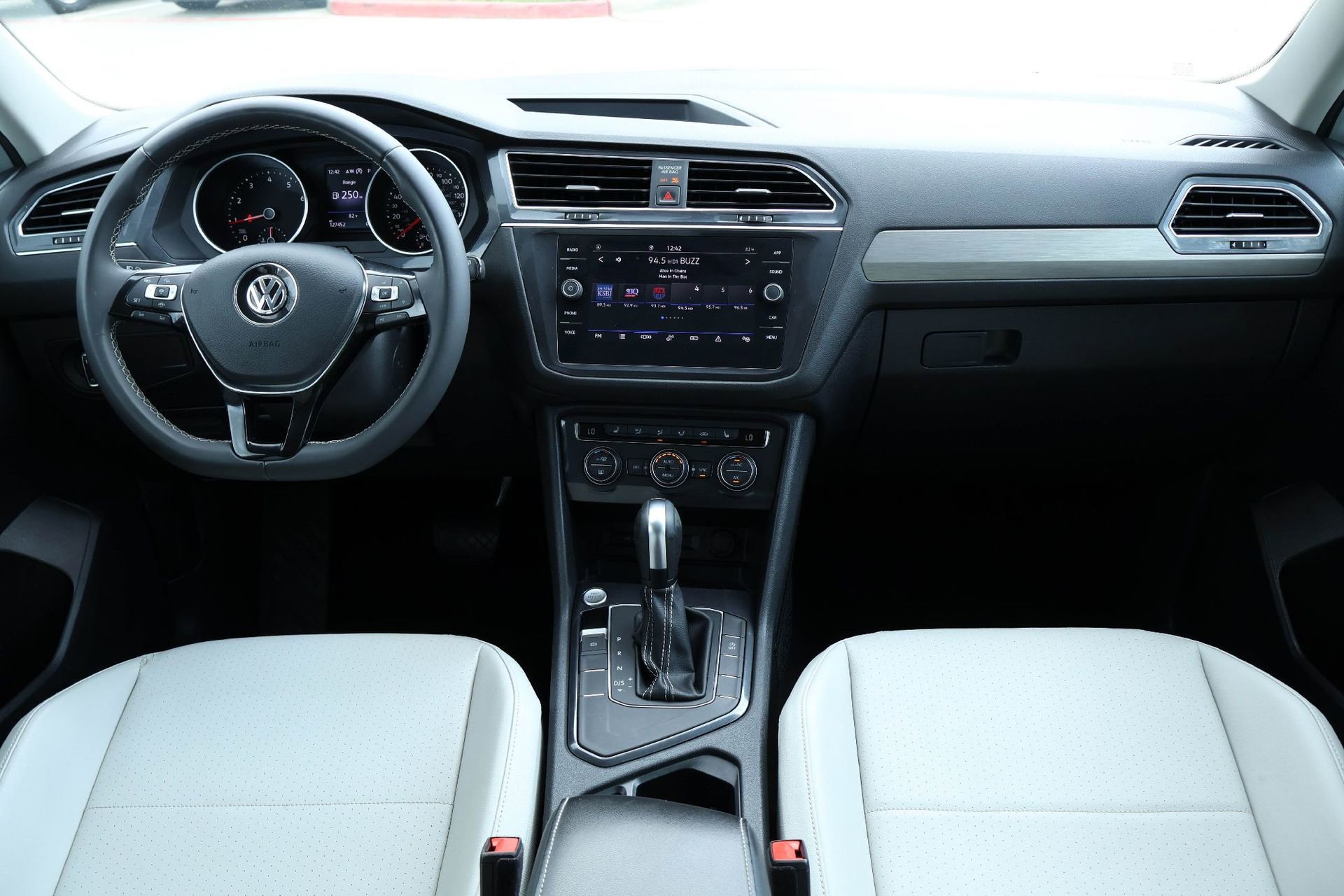 Used 2021 Volkswagen Tiguan SE FWD image 10