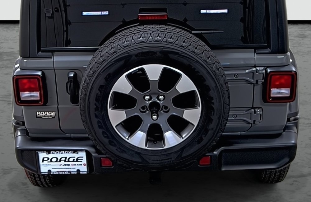 Used 2021 Jeep Wrangler Unlimited Sahara w/ Cold Weather Group image 11