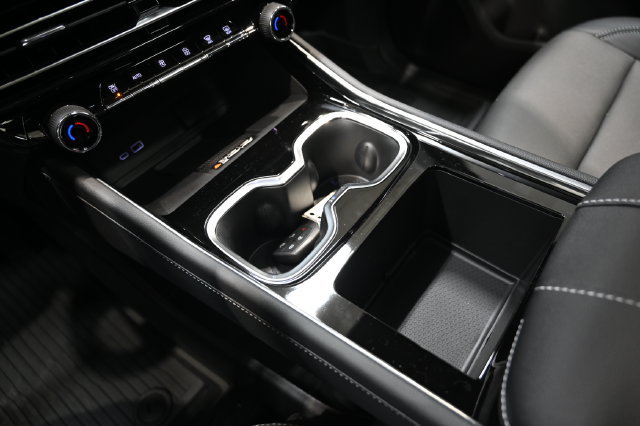 New 2027 Chevrolet Traverse LT w/ LPO, Floor Liner Package FWD image 19