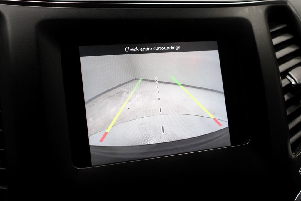 Used 2020 Jeep Cherokee Latitude Plus w/ Comfort/Convenience Group AWD/4WD image 2