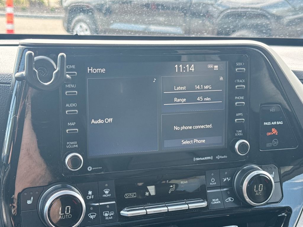 Used 2021 Toyota Highlander XLE AWD/4WD image 25