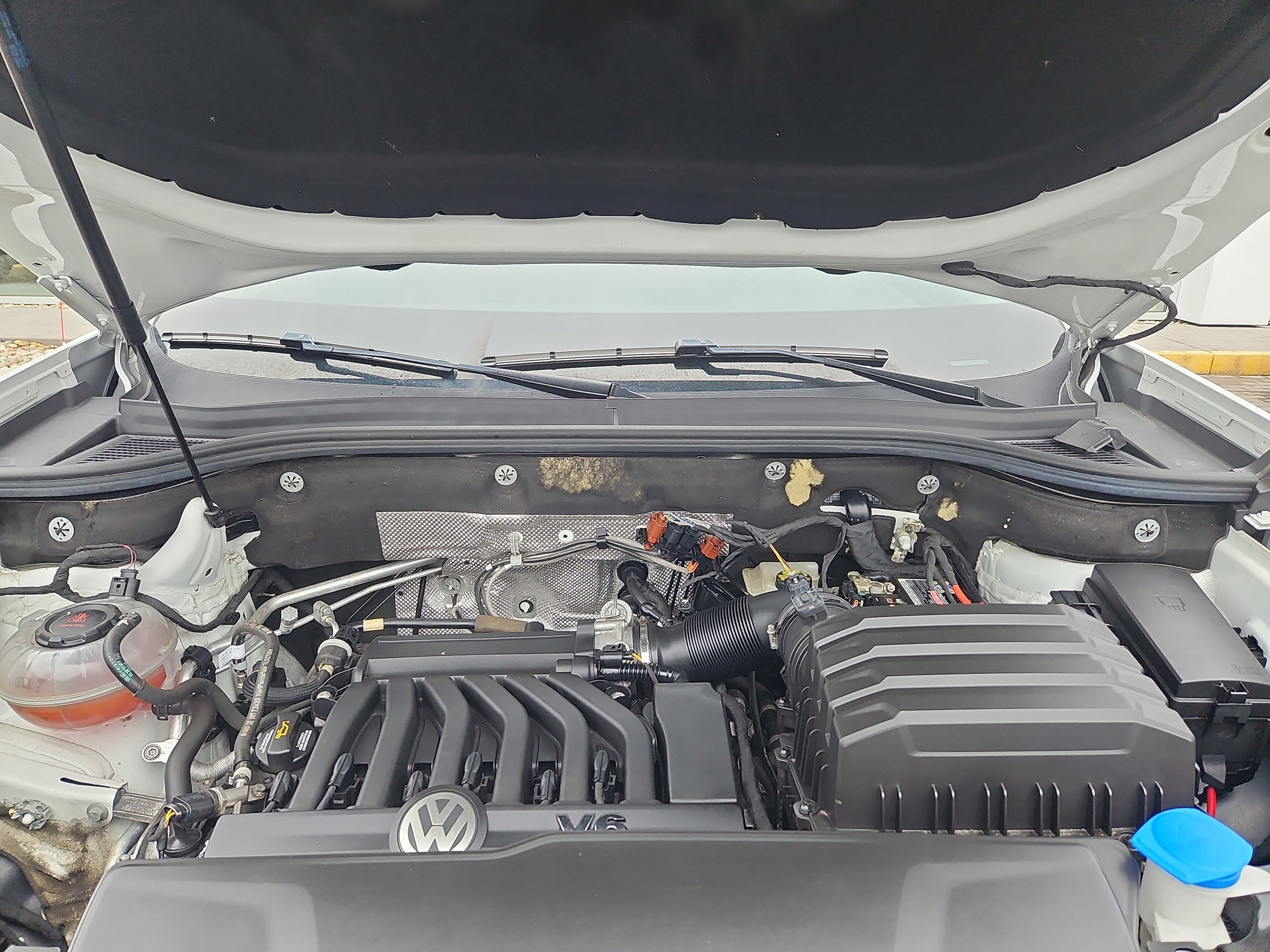 Certified 2022 Volkswagen Atlas SEL R-Line image 37