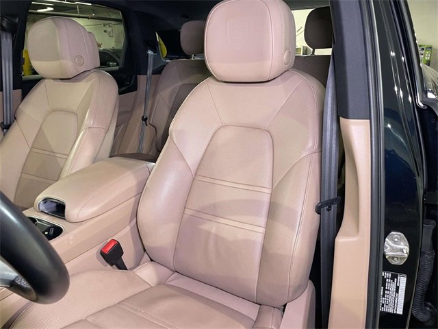 Used 2022 Porsche Cayenne Platinum Edition w/ Premium Package Plus image 5
