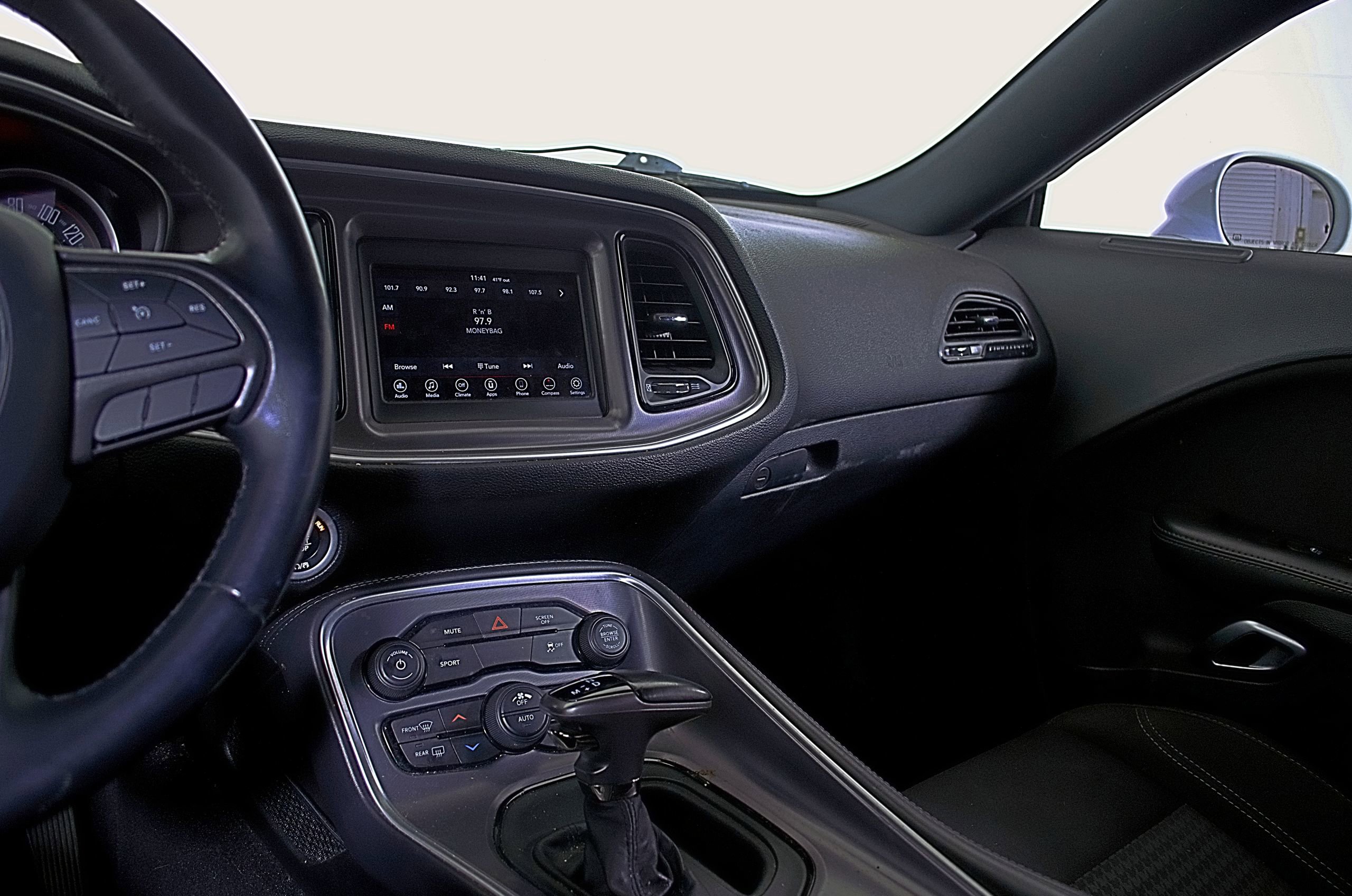 Used 2019 Dodge Challenger SXT image 27