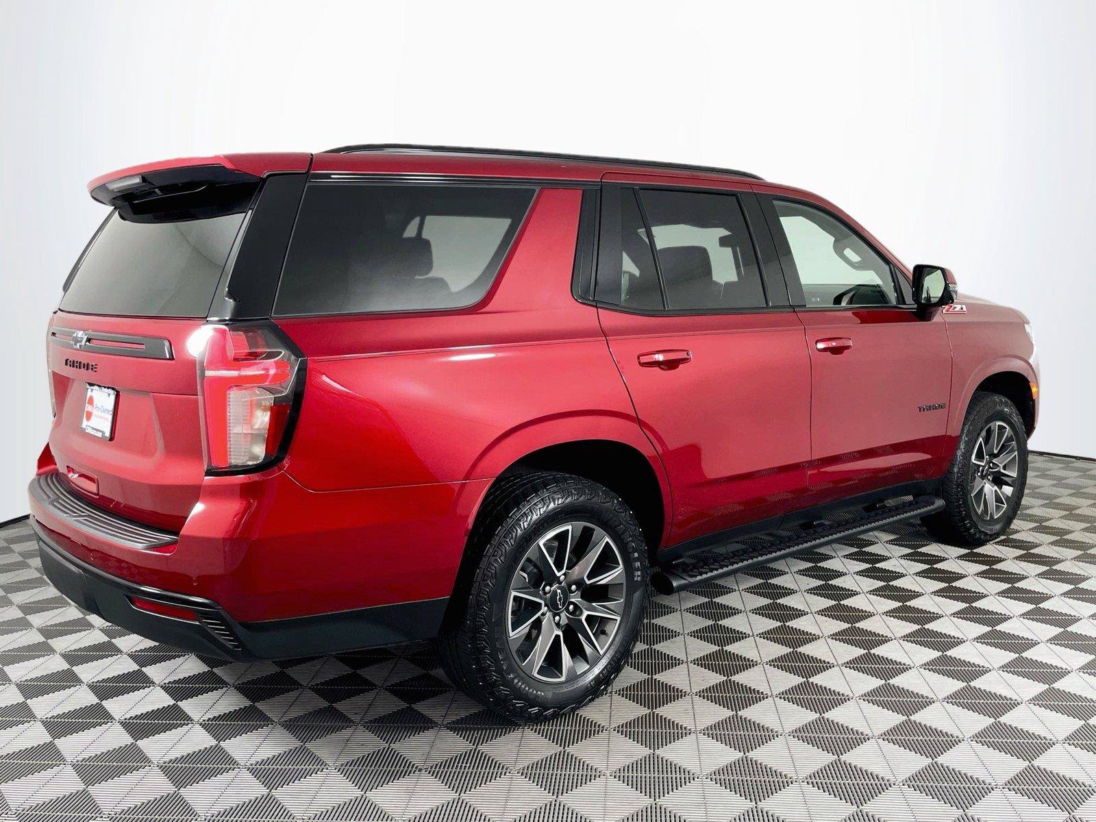 Used 2024 Chevrolet Tahoe Z71 w/ Luxury Package AWD/4WD image 9