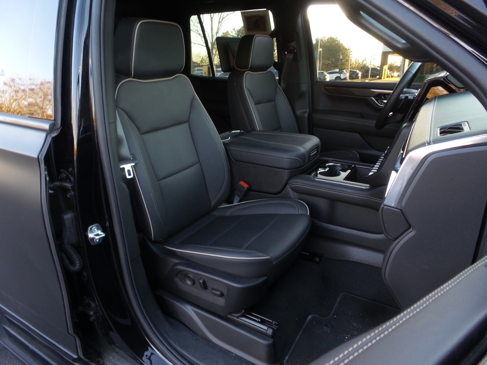 Used 2025 GMC Yukon Elevation image 19