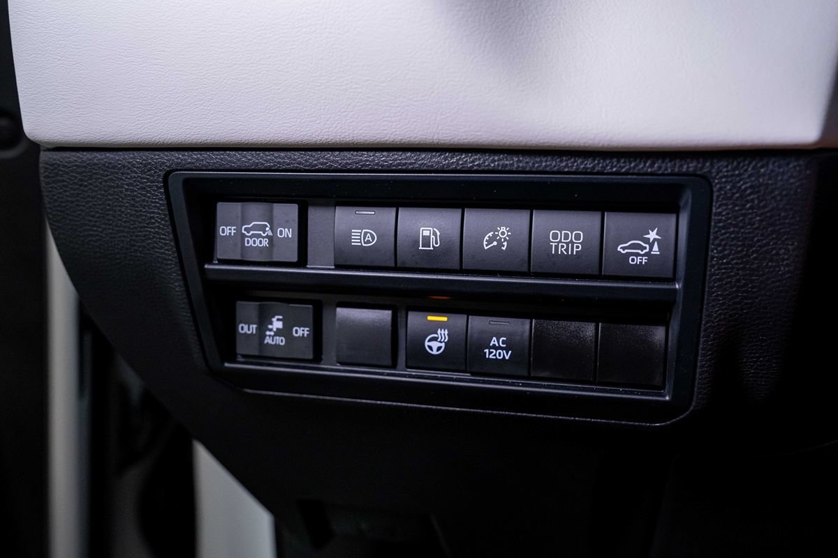 Used 2024 Toyota Sequoia Capstone AWD/4WD image 28
