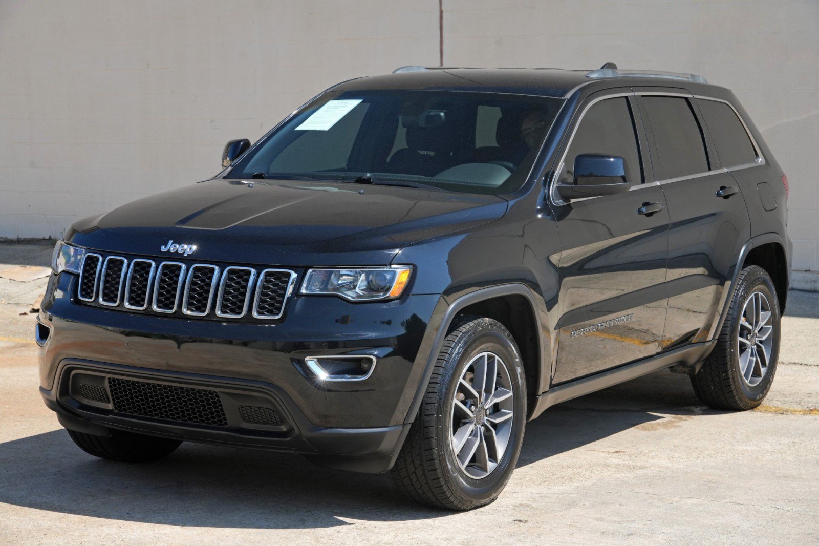 Used 2019 Jeep Grand Cherokee Laredo w/ 18" Wheel & 8.4" Radio Group AWD/4WD image 44