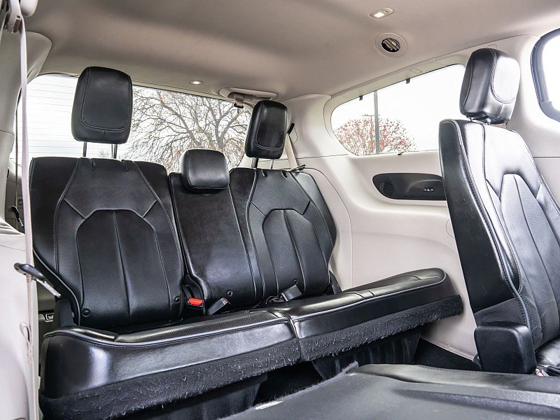 Used 2019 Chrysler Pacifica Limited FWD image 22
