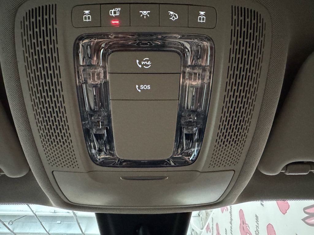 Used 2021 Mercedes-Benz GLB 250 w/ Premium Package image 17
