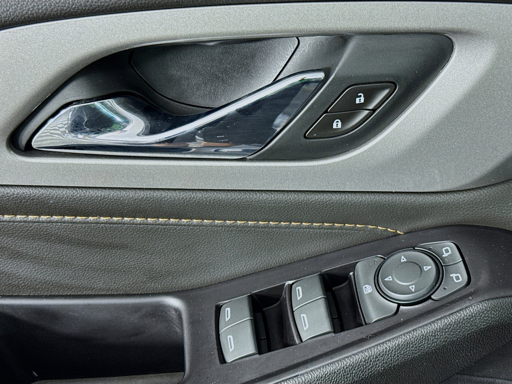 Used 2020 Chevrolet Traverse LS image 23