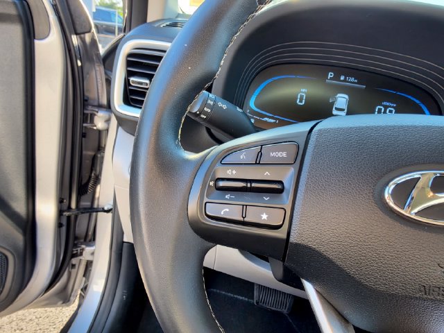 Used 2023 Hyundai Venue SEL FWD image 20