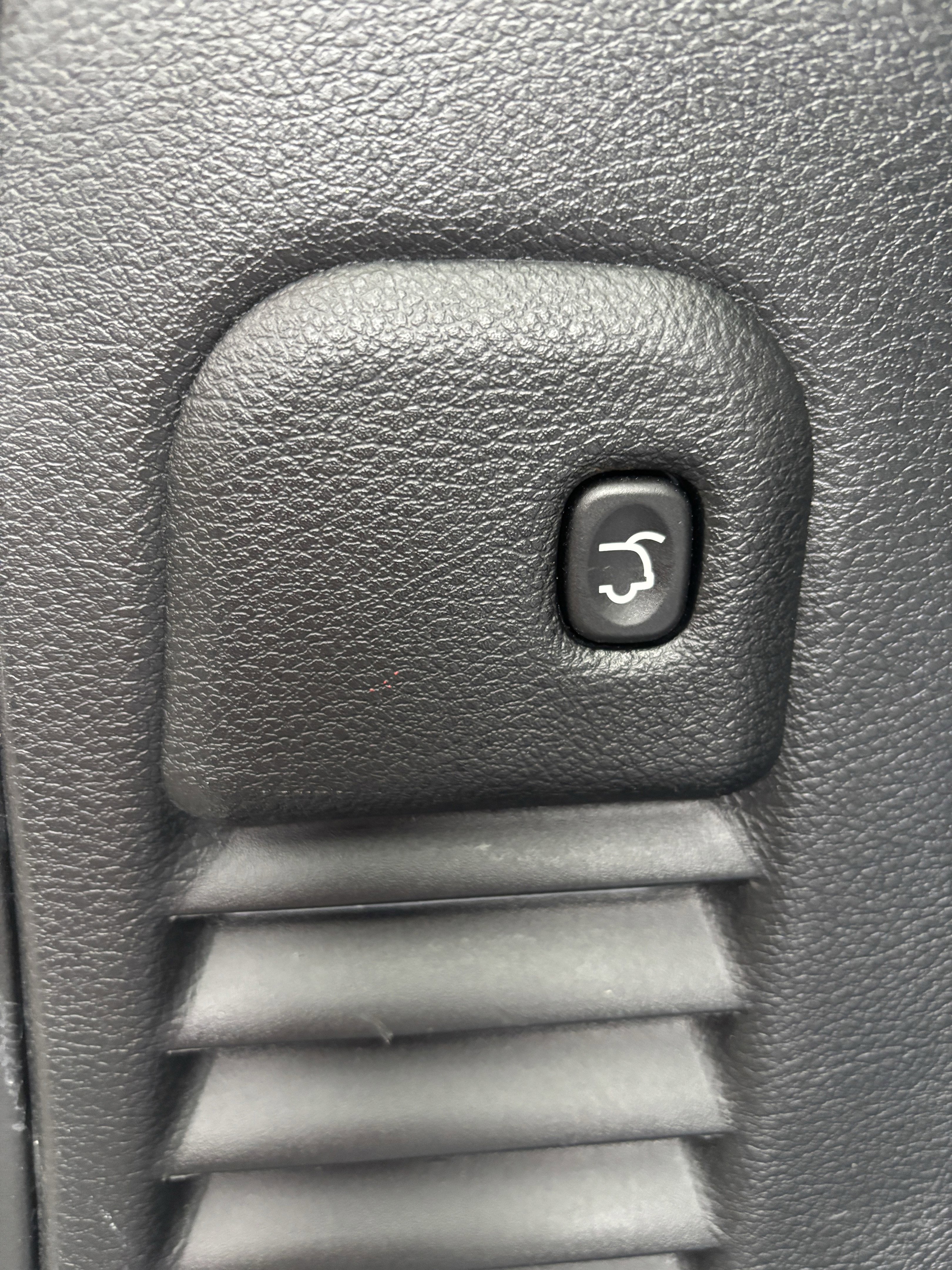 Used 2020 Jeep Grand Cherokee Overland image 18