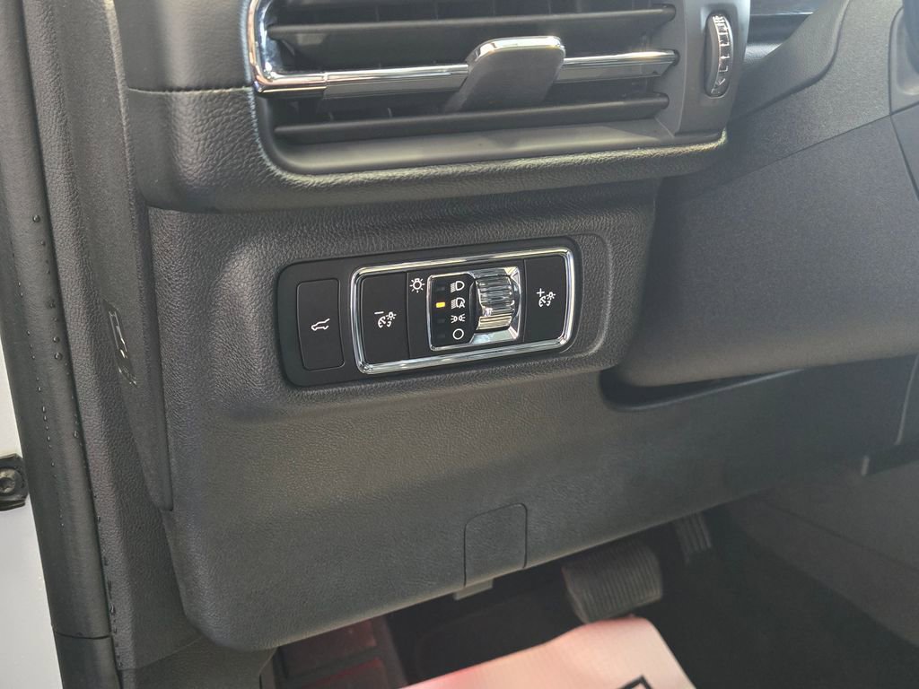 Used 2025 Lincoln Corsair Reserve w/ Jet Appearance Package image 13