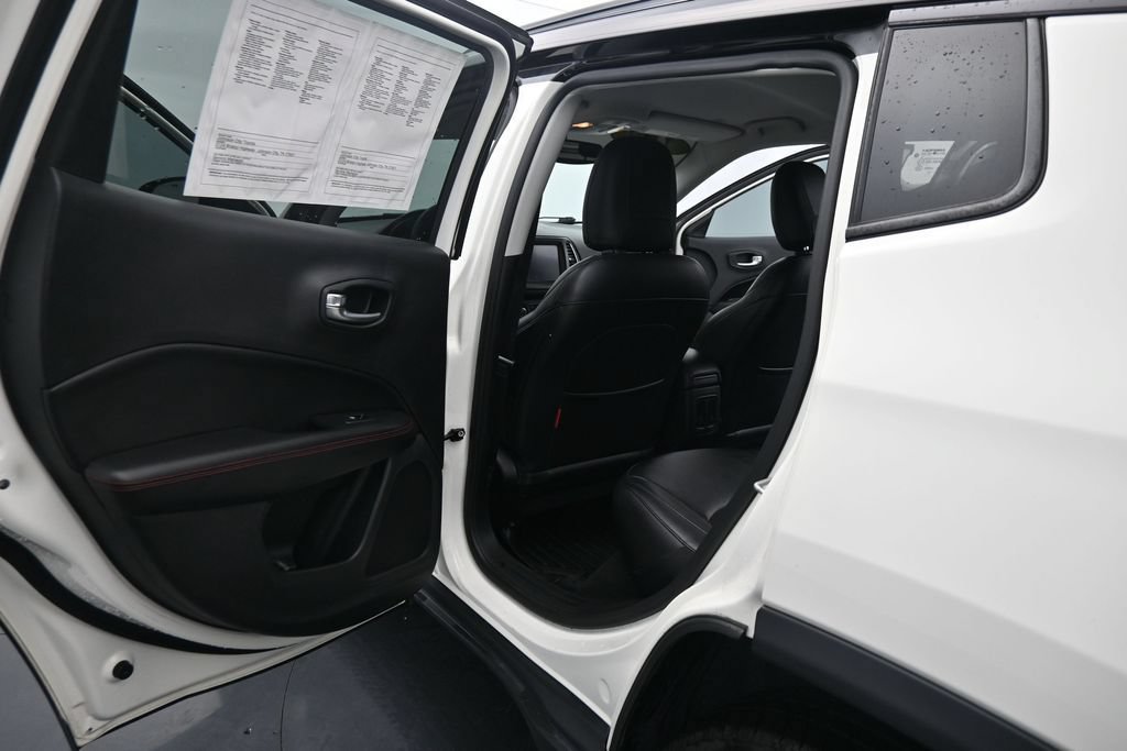 Used 2019 Jeep Compass Trailhawk w/ Popular Equipment Group AWD/4WD image 17