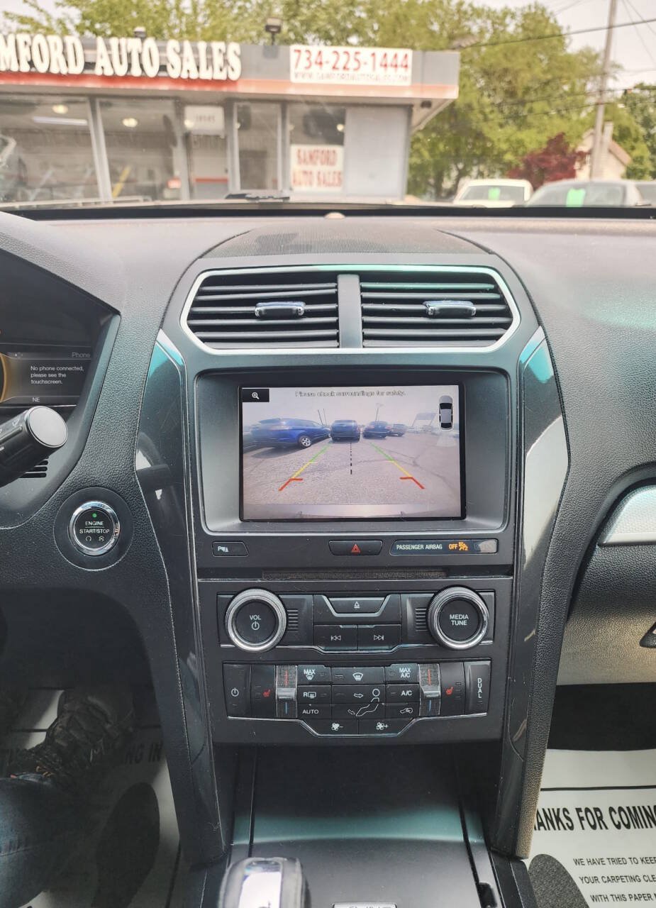 Used 2016 Ford Explorer XLT w/ Equipment Group 202A FWD image 14
